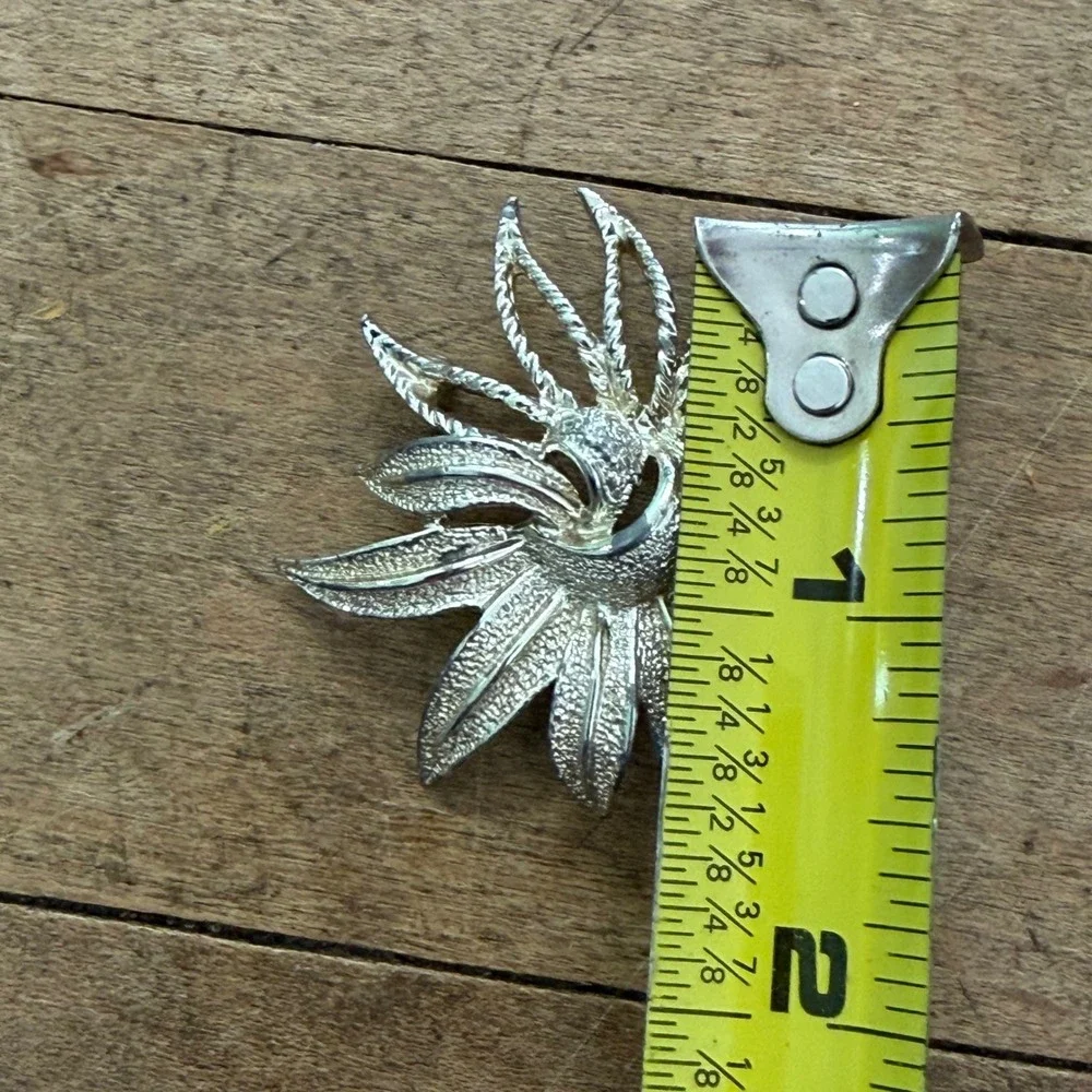 Vtg Sarah Coventry Silver Tone Sunburst Brooch‎ 60s Textured  Pin Statement MCM